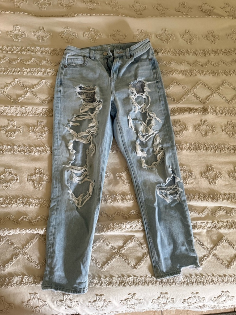 American Eagle Outfitters Light Blue Ripped mom Jeans